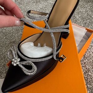 Elegant Black Satin Women's Shoes with Rhinestone Detailing